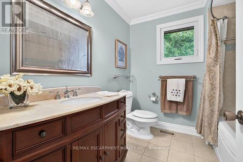 1152 Lockhart Road, Burlington, ON - Indoor Photo Showing Bathroom