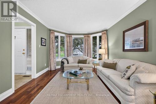 1152 Lockhart Road, Burlington, ON - Indoor Photo Showing Living Room