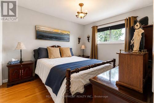 120 Stone Church Road W, Hamilton, ON - Indoor Photo Showing Bedroom