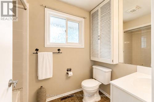 120 Stone Church Road W, Hamilton, ON - Indoor Photo Showing Bathroom