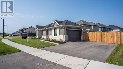 Lots of parking - 138 Renaissance Drive, St. Thomas, ON - Outdoor With Facade
