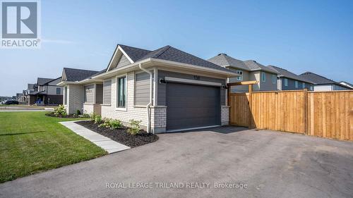 Spacious 1.5 Car Garage - 138 Renaissance Drive, St. Thomas, ON - Outdoor