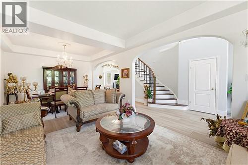 805 Munich Circle, Waterloo, ON - Indoor Photo Showing Living Room