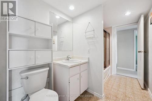 708 - 22 Marilyn Drive, Guelph (Riverside Park), ON - Indoor Photo Showing Bathroom