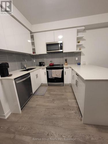 60 HOOYO TERRACE , Toronto, Ontario M6A 0E2 4