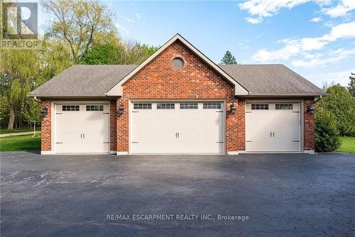 1670 Medad Springs Court, Burlington, ON - Outdoor