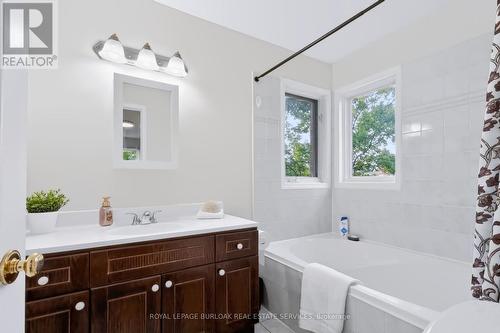 4130 Foxwood Drive, Burlington, ON - Indoor Photo Showing Bathroom