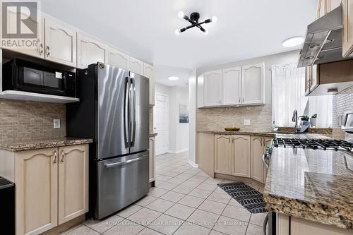 4130 Foxwood Drive, Burlington, ON - Indoor Photo Showing Kitchen With Upgraded Kitchen