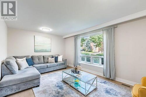 2464 Brookhurst Road, Mississauga, ON - Indoor Photo Showing Living Room