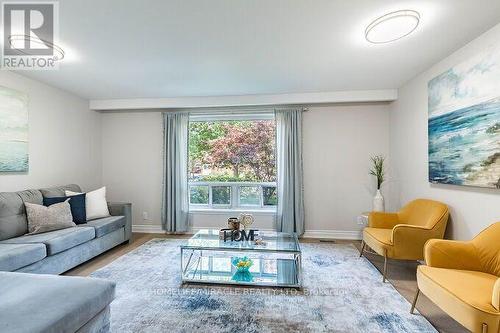 2464 Brookhurst Road, Mississauga, ON - Indoor Photo Showing Living Room