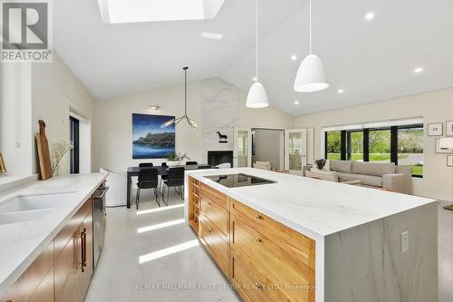 4566 Harwood Road, Hamilton Township, ON - Indoor Photo Showing Kitchen