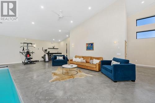 4566 Harwood Road, Hamilton Township, ON - Indoor