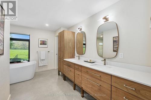 4566 Harwood Road, Hamilton Township, ON - Indoor Photo Showing Bathroom