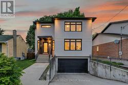 1559 QUEENSDALE AVENUE Ottawa, ON K1T 1J3