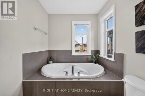 207 Mareth Way, Ottawa, ON - Indoor Photo Showing Bathroom