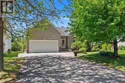 17 WARNOCK COURT  Ottawa, ON K1J 1H1