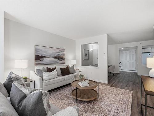 210 1041 Wellington Street, Halifax, NS - Indoor Photo Showing Living Room