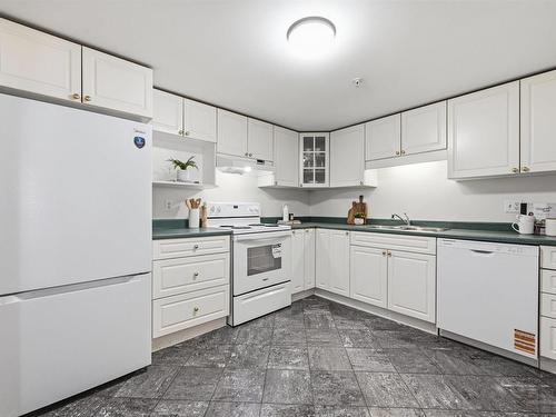 210 1041 Wellington Street, Halifax, NS - Indoor Photo Showing Kitchen