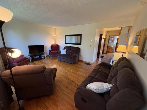 40 Denton Road, Little River, NS - Indoor Photo Showing Living Room