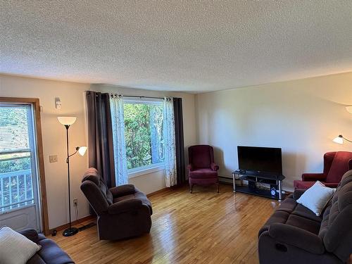 40 Denton Road, Little River, NS - Indoor Photo Showing Living Room
