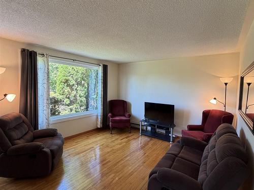 40 Denton Road, Little River, NS - Indoor Photo Showing Living Room