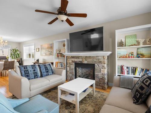 263 King Street, Charlottetown, PE - Indoor Photo Showing Living Room With Fireplace