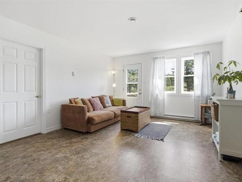 1096 Highway 2, Hilden, NS - Indoor Photo Showing Living Room