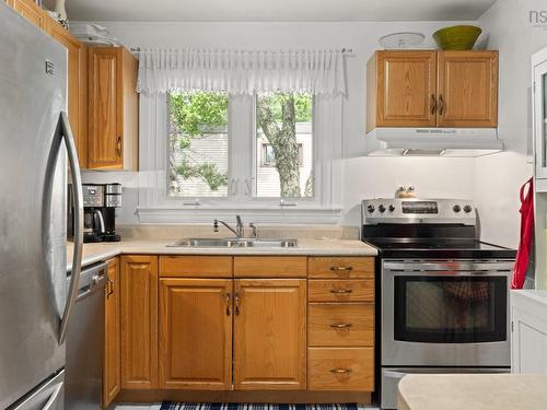 98 Forestside Crescent, Halifax, NS - Indoor Photo Showing Kitchen With Double Sink