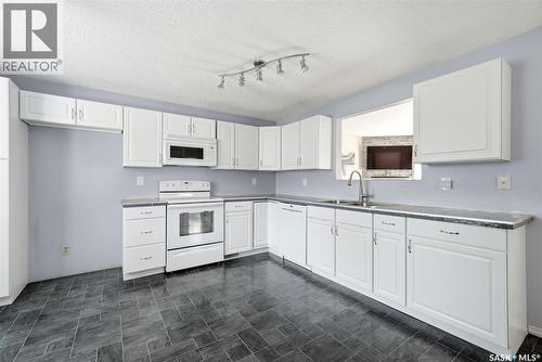 2518 7Th Avenue E, Regina, SK - Indoor Photo Showing Kitchen With Double Sink