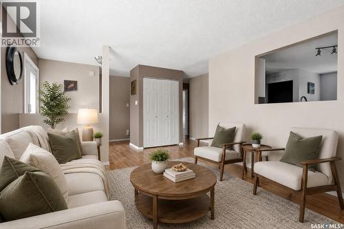 2518 7Th Avenue E, Regina, SK - Indoor Photo Showing Living Room