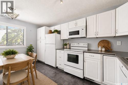 2518 7Th Avenue E, Regina, SK - Indoor Photo Showing Kitchen
