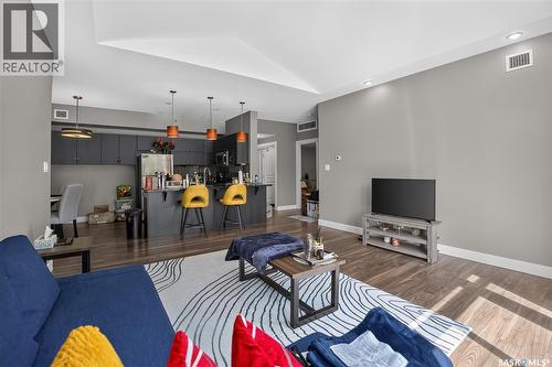 302 721 8Th Street E, Saskatoon, SK - Indoor Photo Showing Living Room