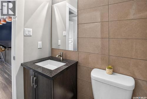 302 721 8Th Street E, Saskatoon, SK - Indoor Photo Showing Bathroom