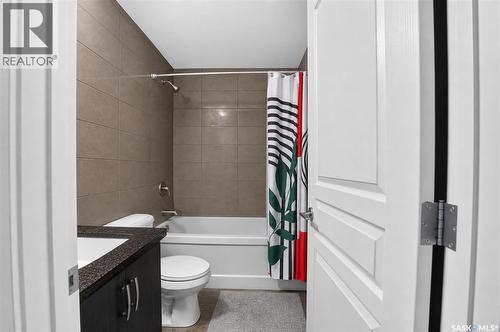 302 721 8Th Street E, Saskatoon, SK - Indoor Photo Showing Bathroom