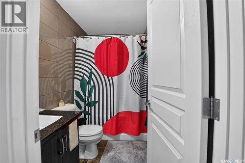 302 721 8Th Street E, Saskatoon, SK - Indoor Photo Showing Bathroom