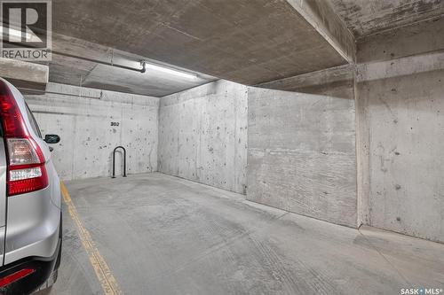 302 721 8Th Street E, Saskatoon, SK - Indoor Photo Showing Garage