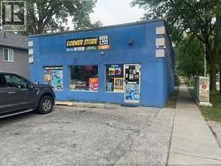 400 CHIPPAWA STREET Windsor, ON N9C 4E2
