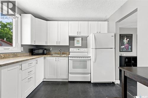 105 Grant Street, Saskatoon, SK - Indoor Photo Showing Kitchen
