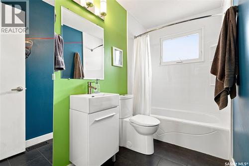 105 Grant Street, Saskatoon, SK - Indoor Photo Showing Bathroom