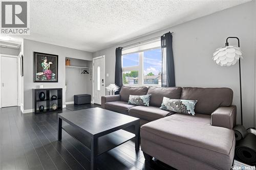 105 Grant Street, Saskatoon, SK - Indoor Photo Showing Living Room