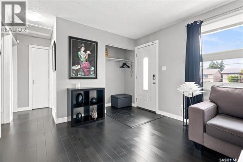 105 Grant Street, Saskatoon, SK - Indoor Photo Showing Living Room