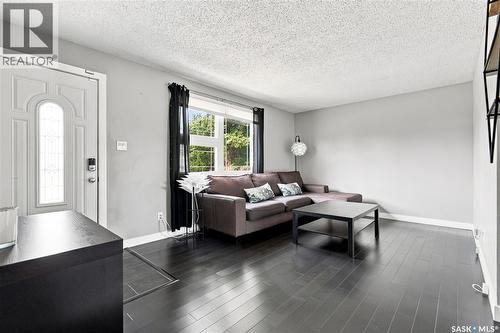 105 Grant Street, Saskatoon, SK - Indoor Photo Showing Living Room