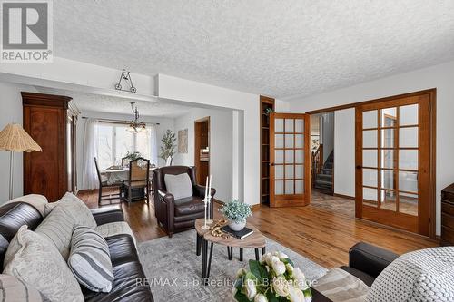 403745 Union Road, Ingersoll (Ingersoll - South), ON - Indoor Photo Showing Living Room