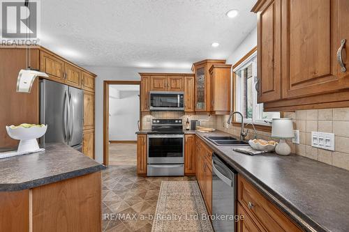 403745 Union Road, Ingersoll (Ingersoll - South), ON - Indoor Photo Showing Kitchen With Double Sink