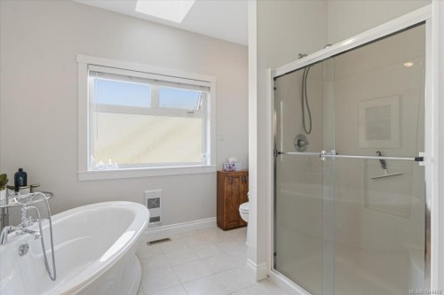 609 Meadow Dr, Qualicum Beach, BC 