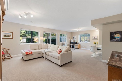 609 Meadow Dr, Qualicum Beach, BC 