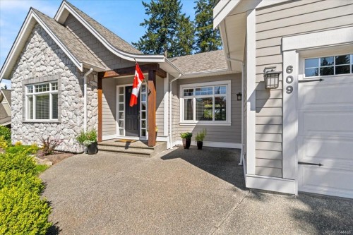 609 Meadow Dr, Qualicum Beach, BC 