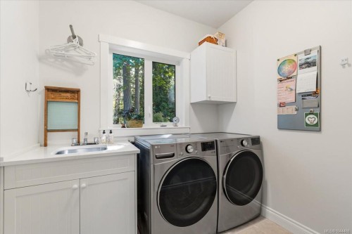 609 Meadow Dr, Qualicum Beach, BC 