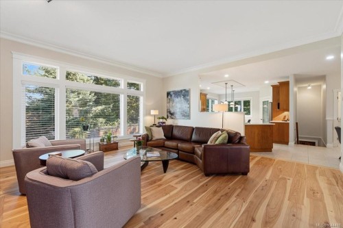 609 Meadow Dr, Qualicum Beach, BC 