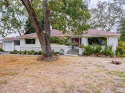 2541 Nottingham Rd Oak Bay, BC V8R 6C7